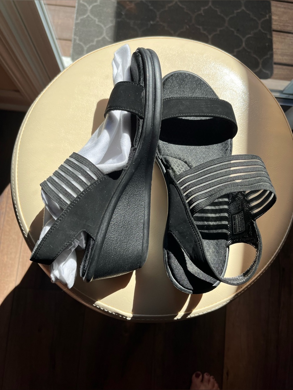 Sketchers Memory foam Black Wedge Heel Sandals! Very comfy and Cute! Size 9!